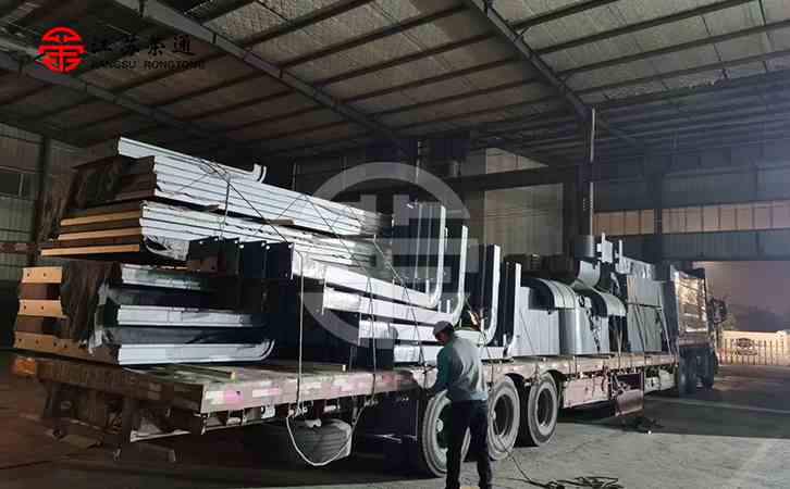 云南昆明智能公交候车亭即将发车